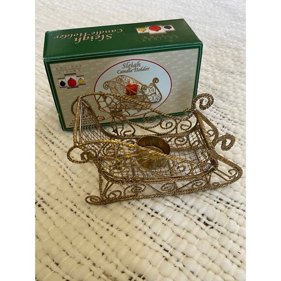 Beautiful Sleight Golden Wire Candle Holder - Picture 3 of 8
